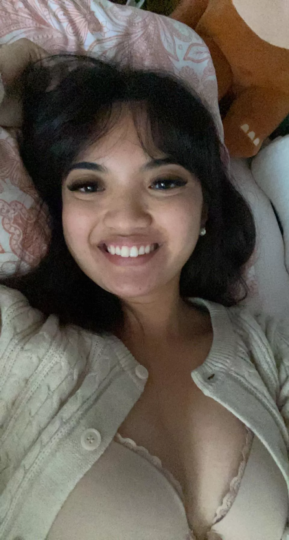 Basking in the rave afterglow ? Anyone wanna climb into bed with me? ? [22f]