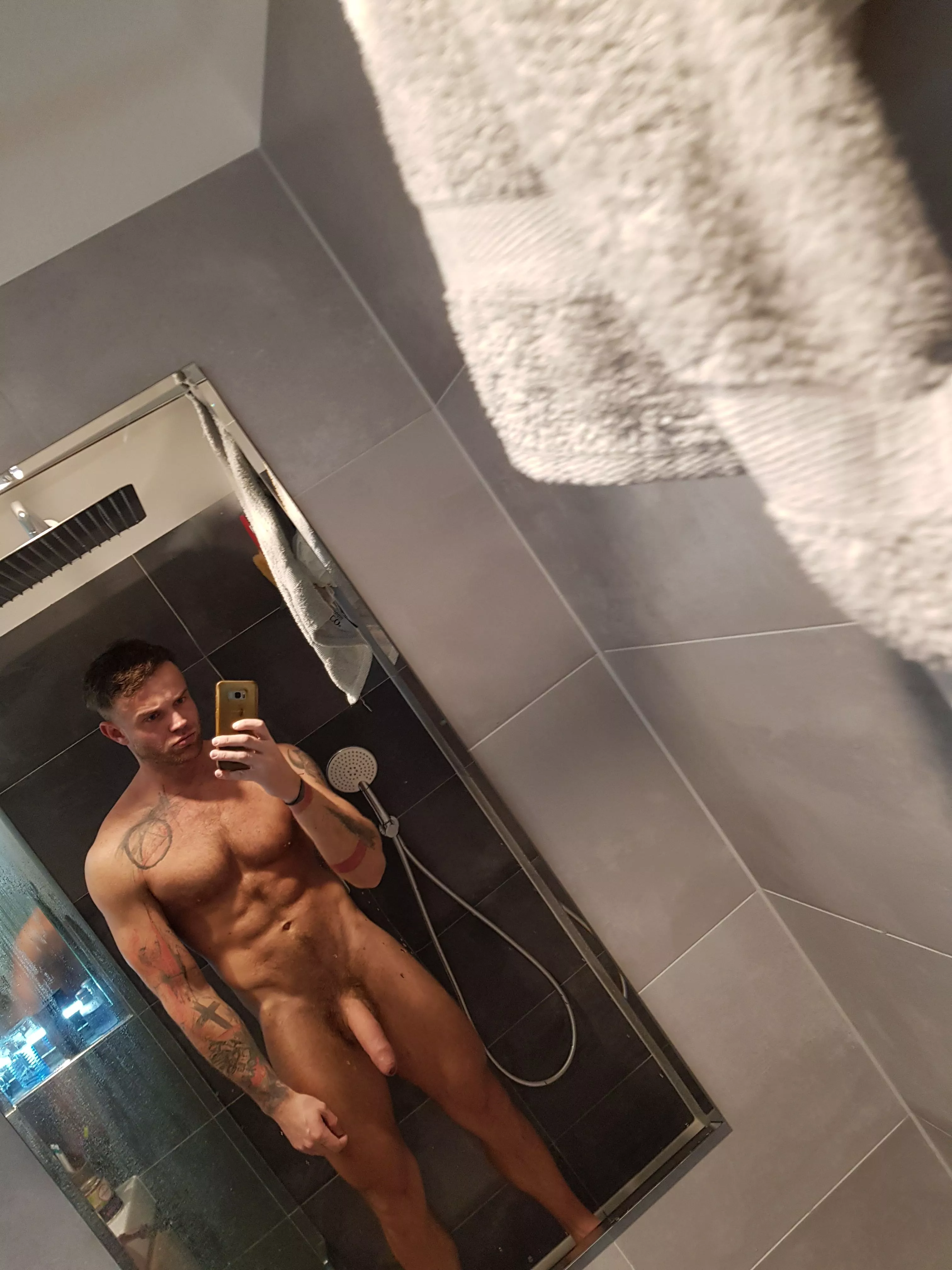 bath selfie