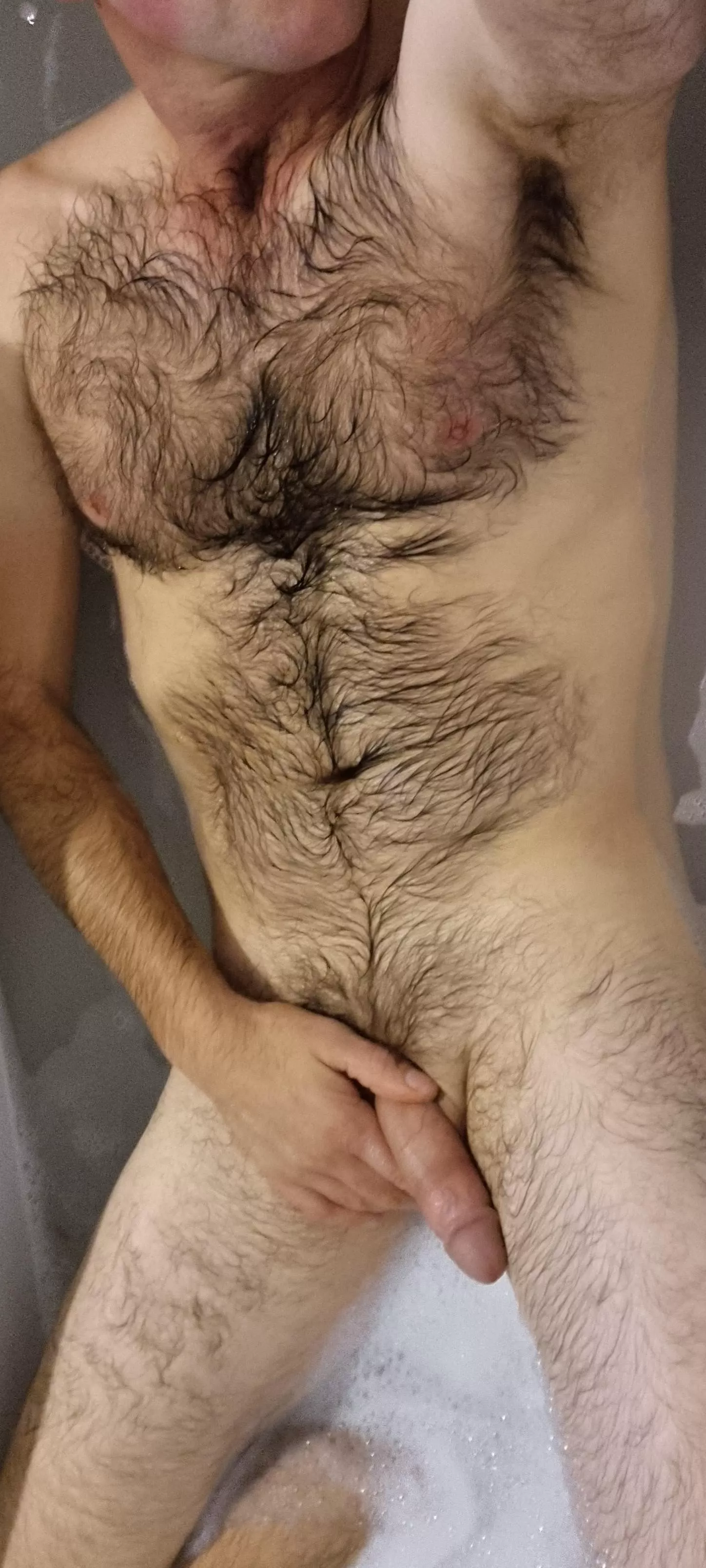 Bath 🛁 time anyone wana help soap me up 👿