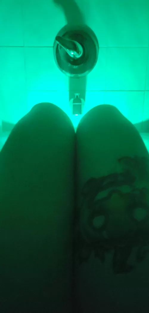 Bath with my new underwater light 🙃 I love how it changes colours 🤗
