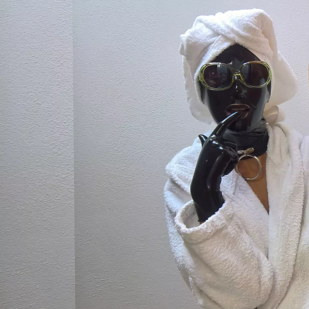 Bathrobe and latex hood & gloves | See more of her here: https://www.instagram.com/_angelshiny/ Bathrobe and latex hood & gloves | See more of her here: https://www.instagram.com/_angelshiny/