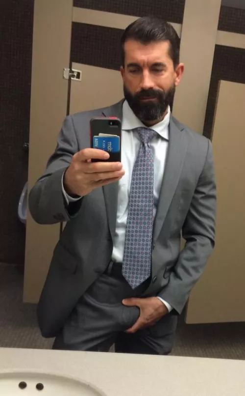 bathroom bulge (x-post r/SuitedMen)