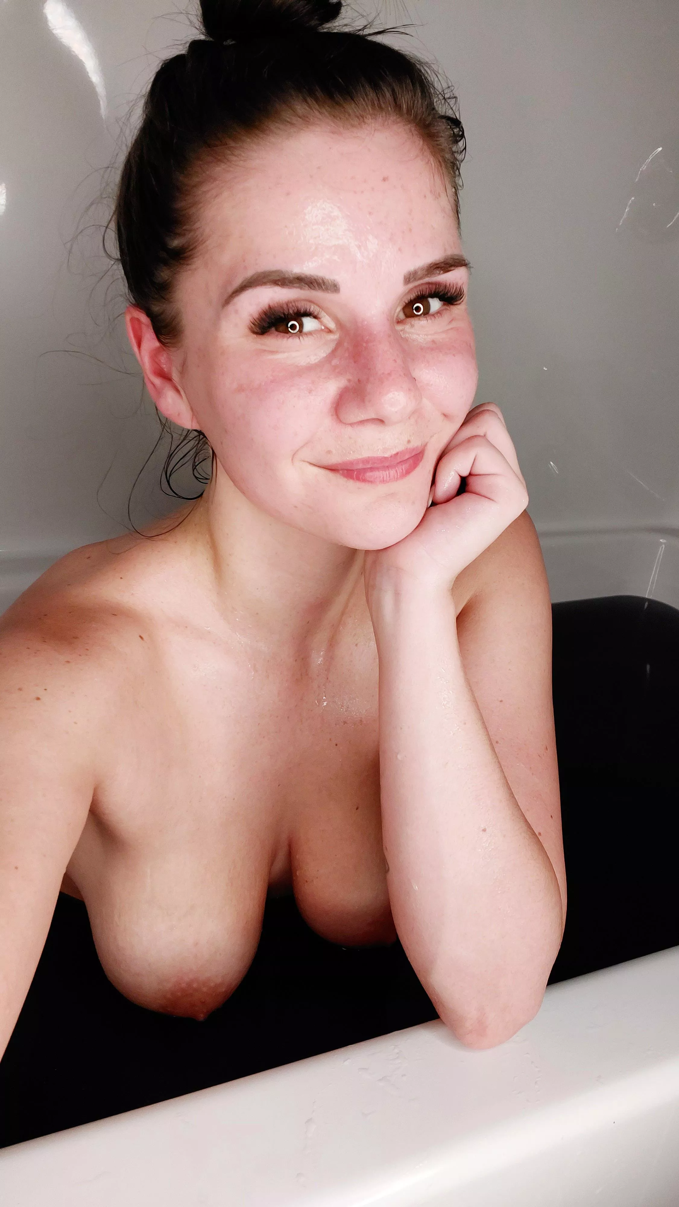 Browse bathtub selfie - SexyFrex for free on xxxpornpics.net.