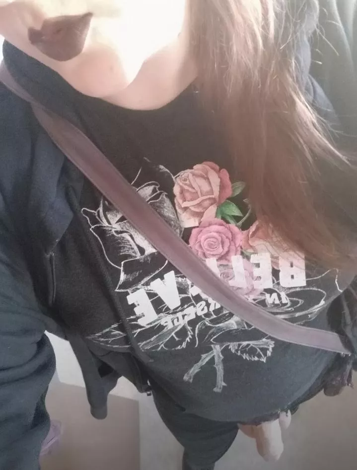 Be a good boy and give goth momma a kiss x