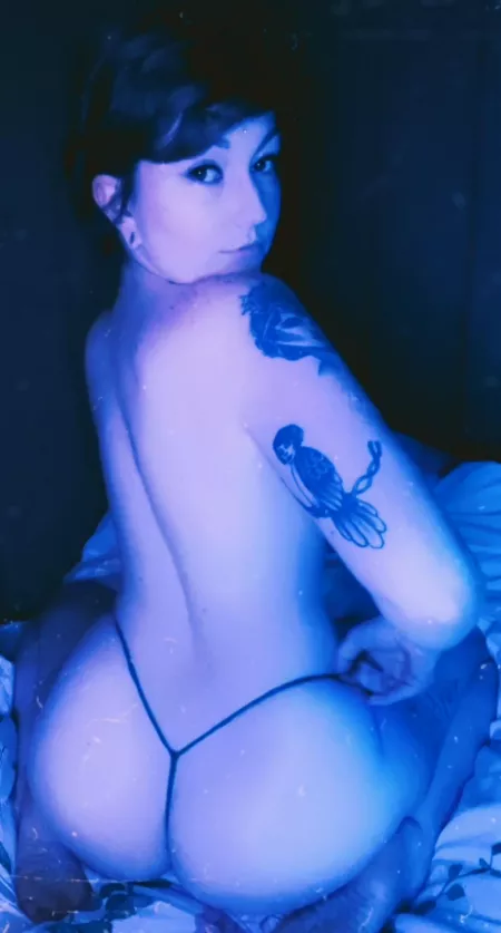 Be a good little servant for mommy and help me take these panties off. π€