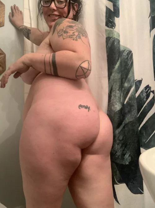 Be honest, would you squeeze my butt while we snuggle ?