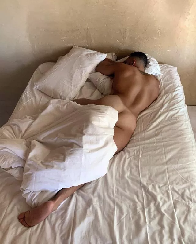 Be Quiet Nudes Sleepingmen Nude Pics Org