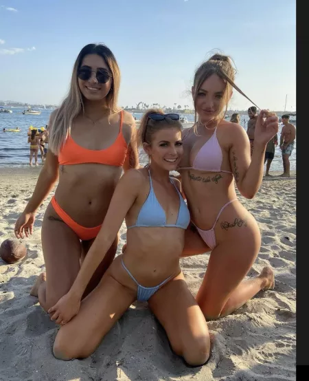 Beach babes Beach babes