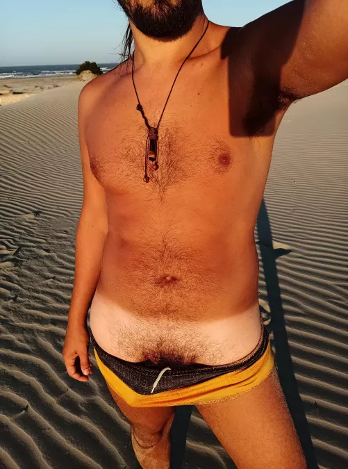 Beach time, and trying tô regrow my Bush 🏖️