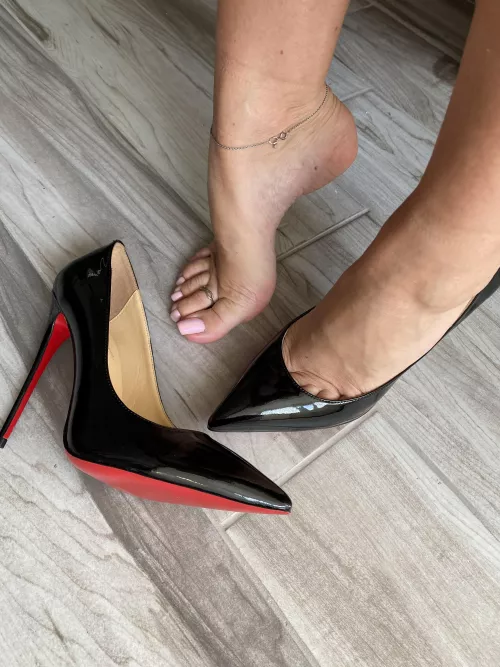 Beautiful Louboutins and my arches ππ₯°π Beautiful Louboutins and my arches ππ₯°π