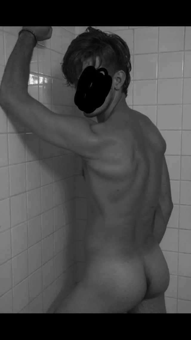 Because I miss being a nude model...draw away! Because I miss being a nude model...draw away!