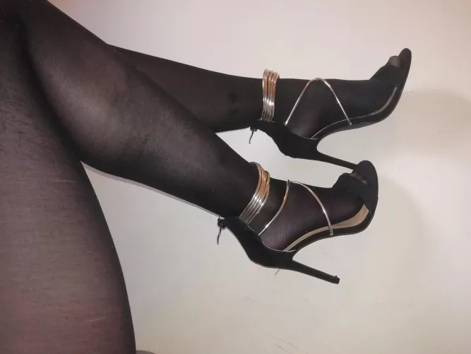 Because you all asked so nicely🥰 heels and stockingsðŸ¤