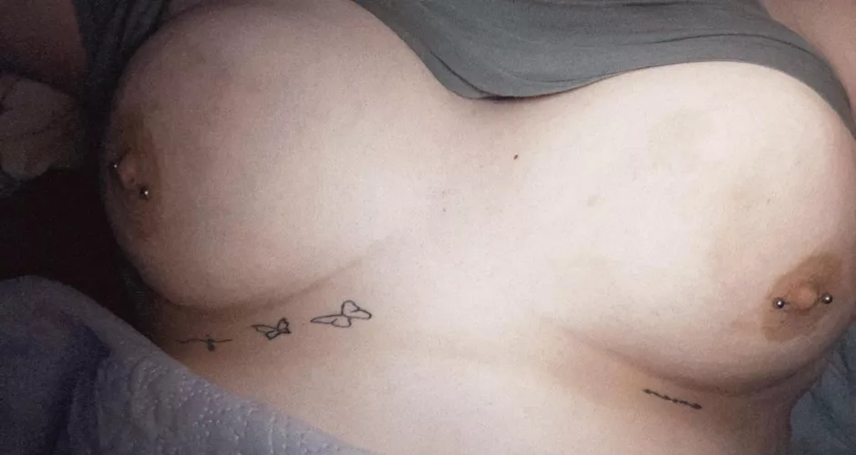 Bed time titties π€