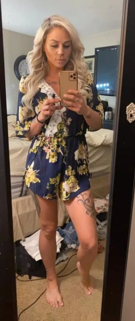 Bedroom mirror selfie