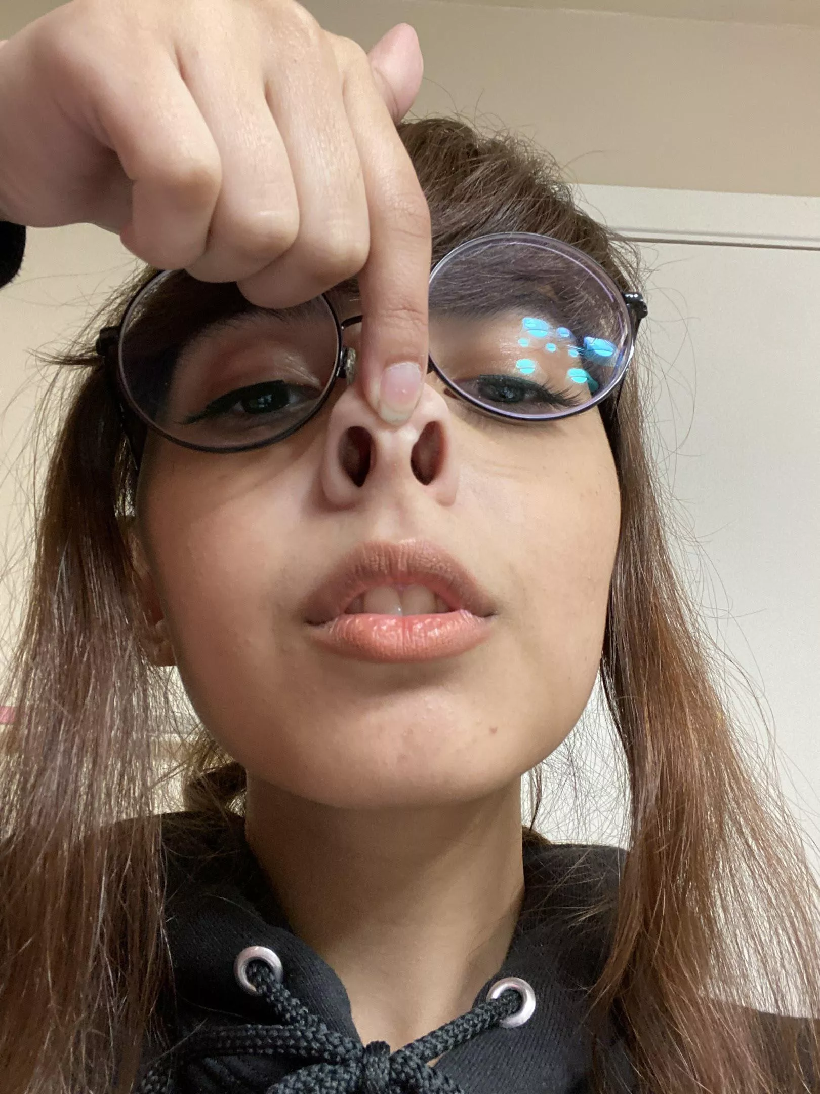 Beefarmr, her nose. Beefarmr, her nose.