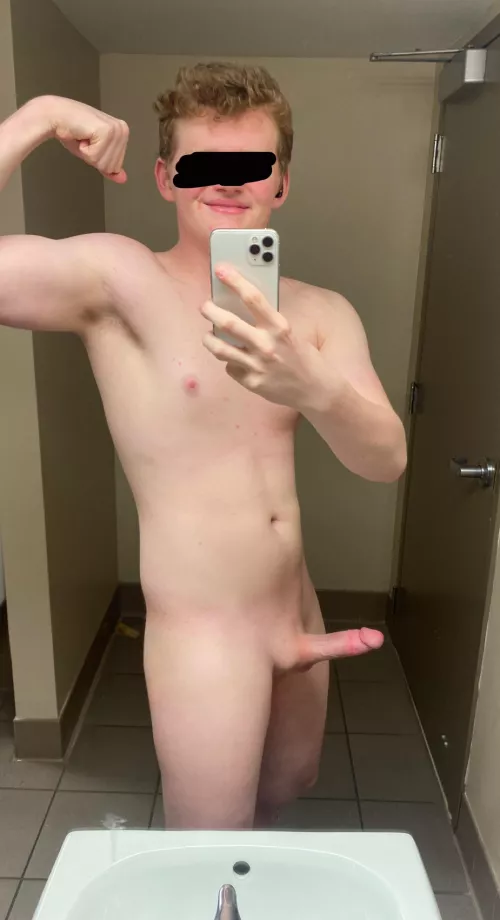 Been hitting the gym and feel confident af!!!!!!!!