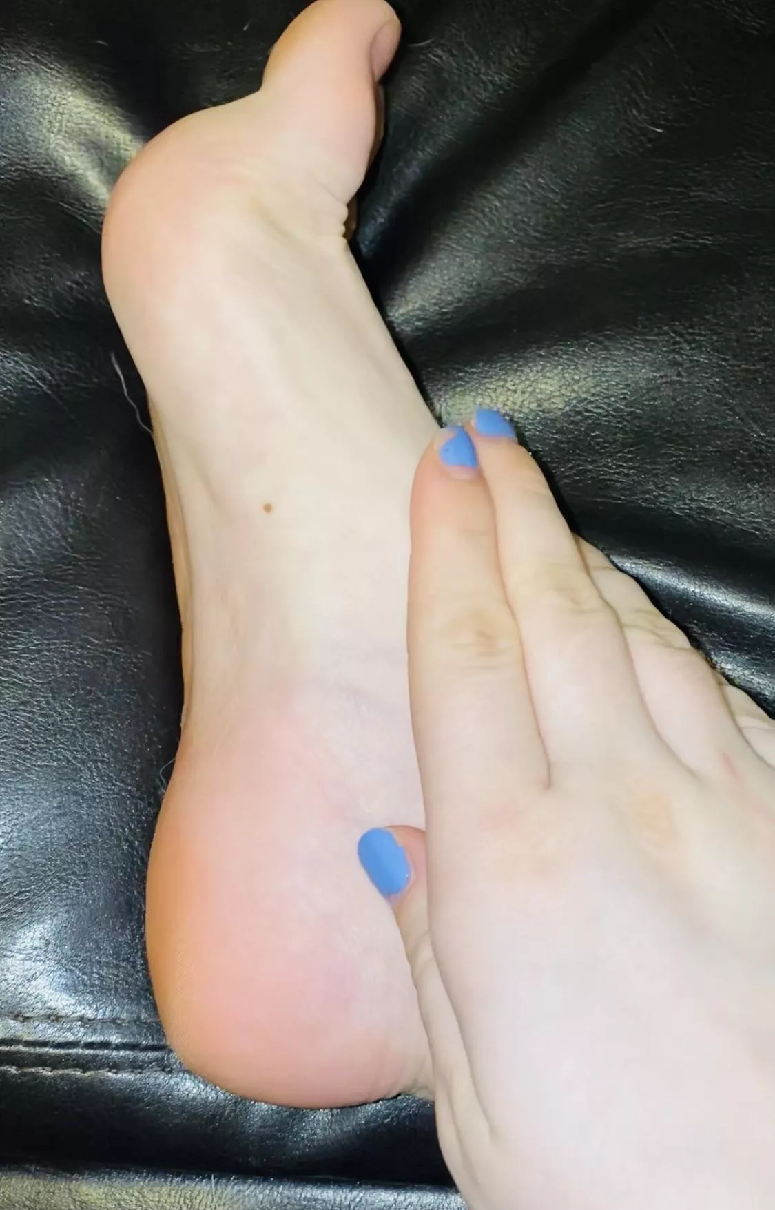 Been on my feet all day, who wants to give me a foot rub? 💕😉