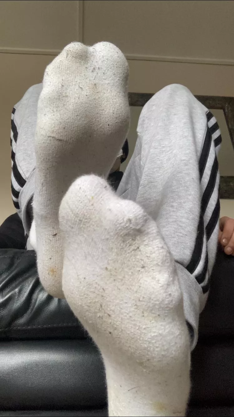 been wearing these for days now sniff my sweaty size 11 feet 😛