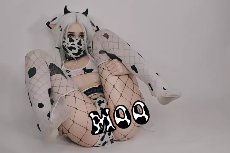 Being a good lil cow ~Moo