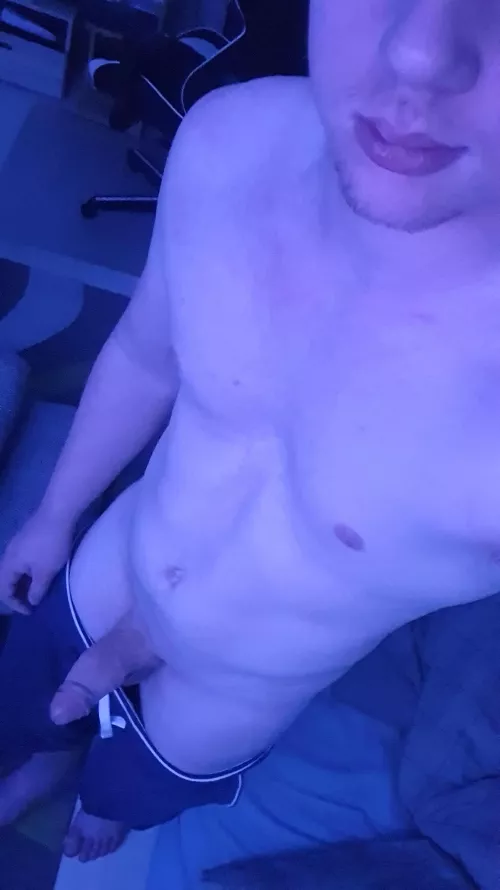 Being drunk,horny AND alone isnt a good combo for me...