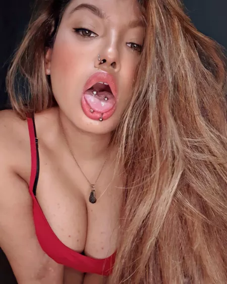 Being face fucked gets my p😻ssy dripping wet! Being face fucked gets my p😻ssy dripping wet!
