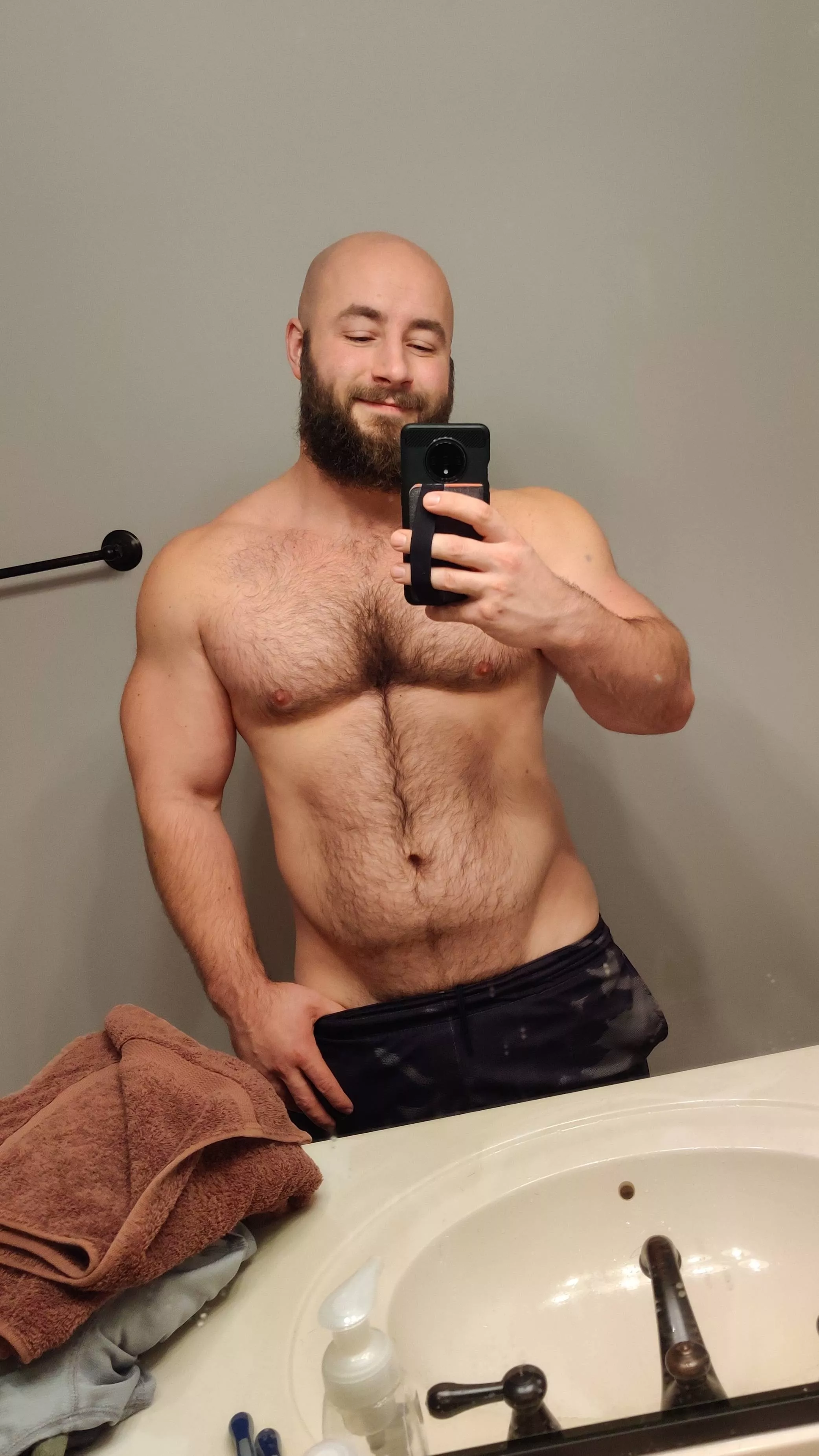 Being original with a bathroom mirror selfie (M) Being original with a bathroom mirror selfie (M)