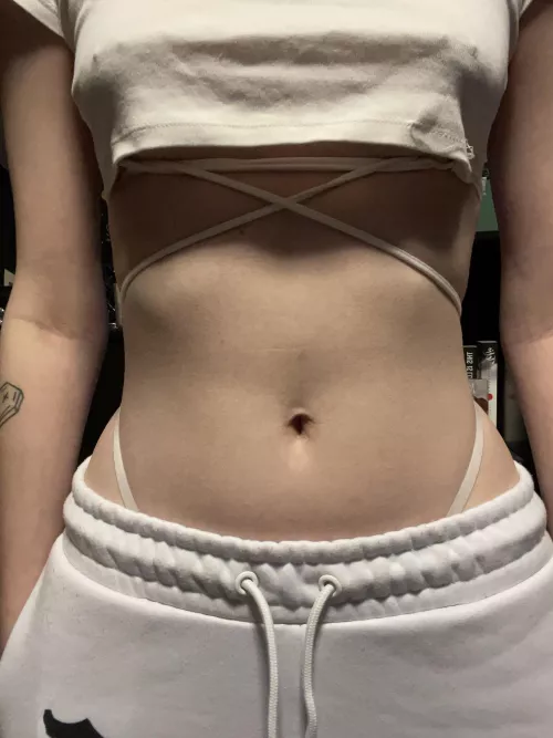 Bellybutton waiting to be licked 🤫