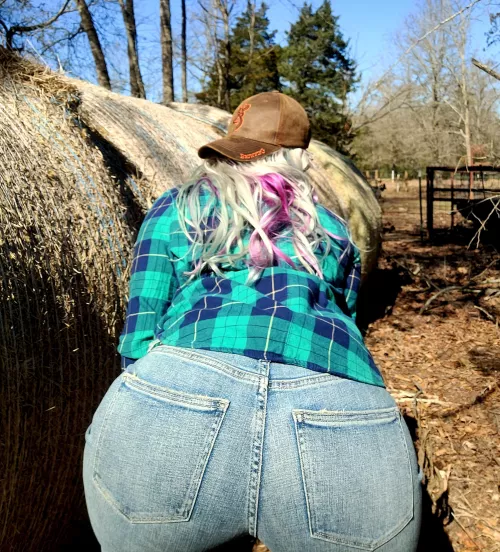 Bend me over baby, These jeans fit just right 🍑😘