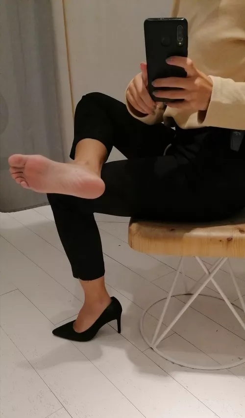 Best place to put your face rn π