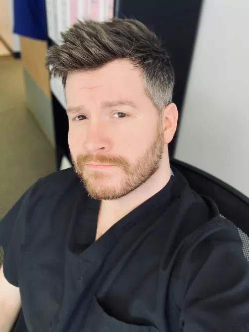 Best work attire: Scrubs 🤙🏻😉 Best work attire: Scrubs 🤙🏻😉