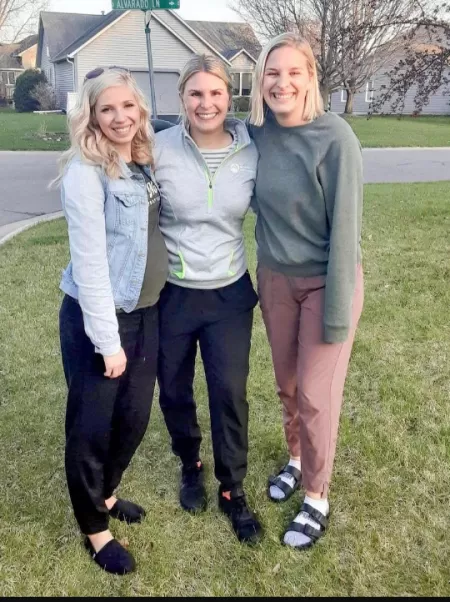 Besties in the street Besties in the street