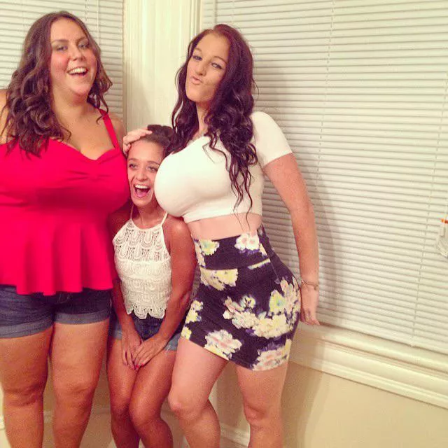 Between two giantess..