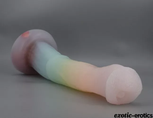 Beyond excited for my first EE toy I was lucky enough to snag on black Friday. I've always been interested in their livecast toys and now I can finally try one! Pretty sure it's glow in the dark too!