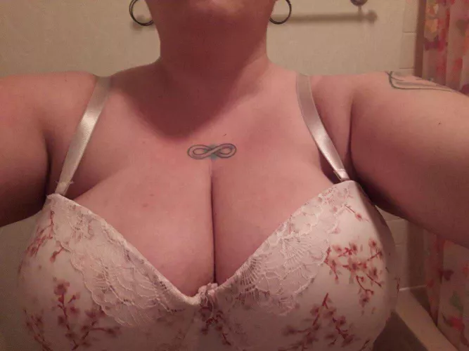 Bi guys want to see more? Kik Jonanderin68