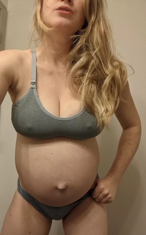 Bi hubby trading and stroking off and on tonight. 32 unaware wife 7 months π€°πΌ Don't show face. Must verify. Kik/Tele: ClarkStills, send sample and ASL. PST+ bi+ long term+