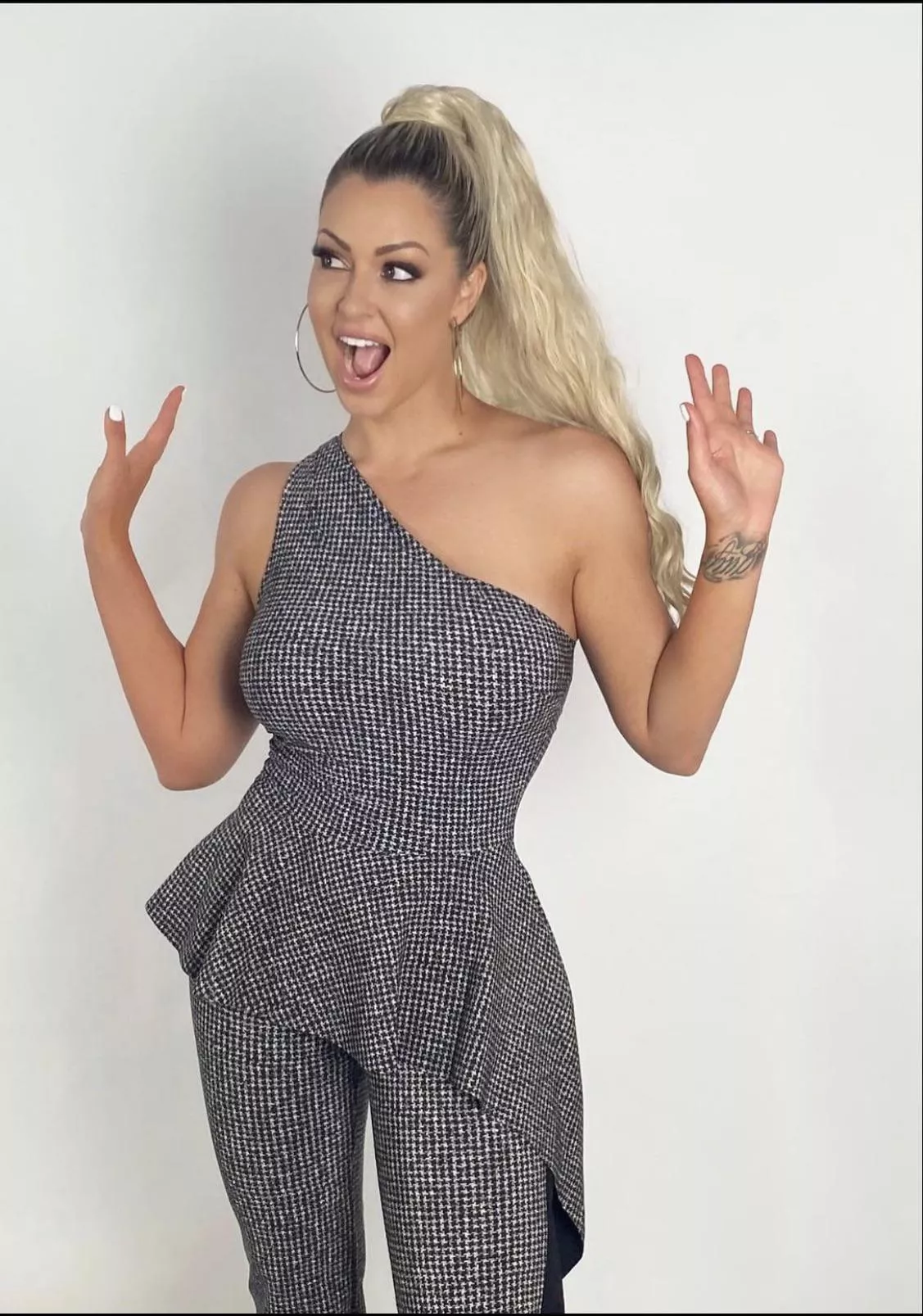 Bi jerk to maryse Bi jerk to maryse