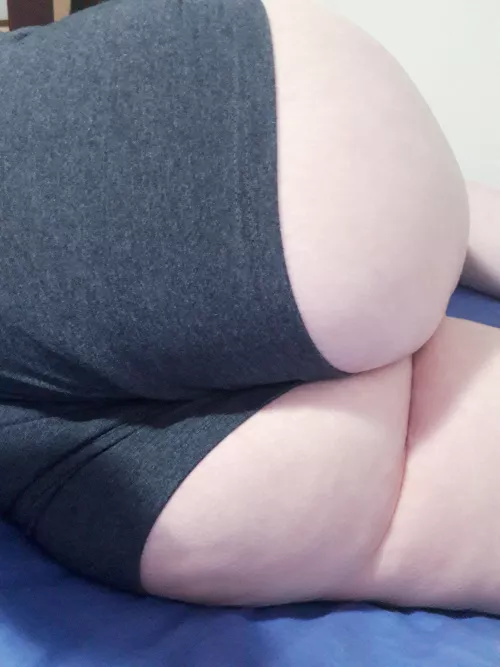 Big beautiful booty wont stop munching on my shorts Big beautiful booty wont stop munching on my shorts