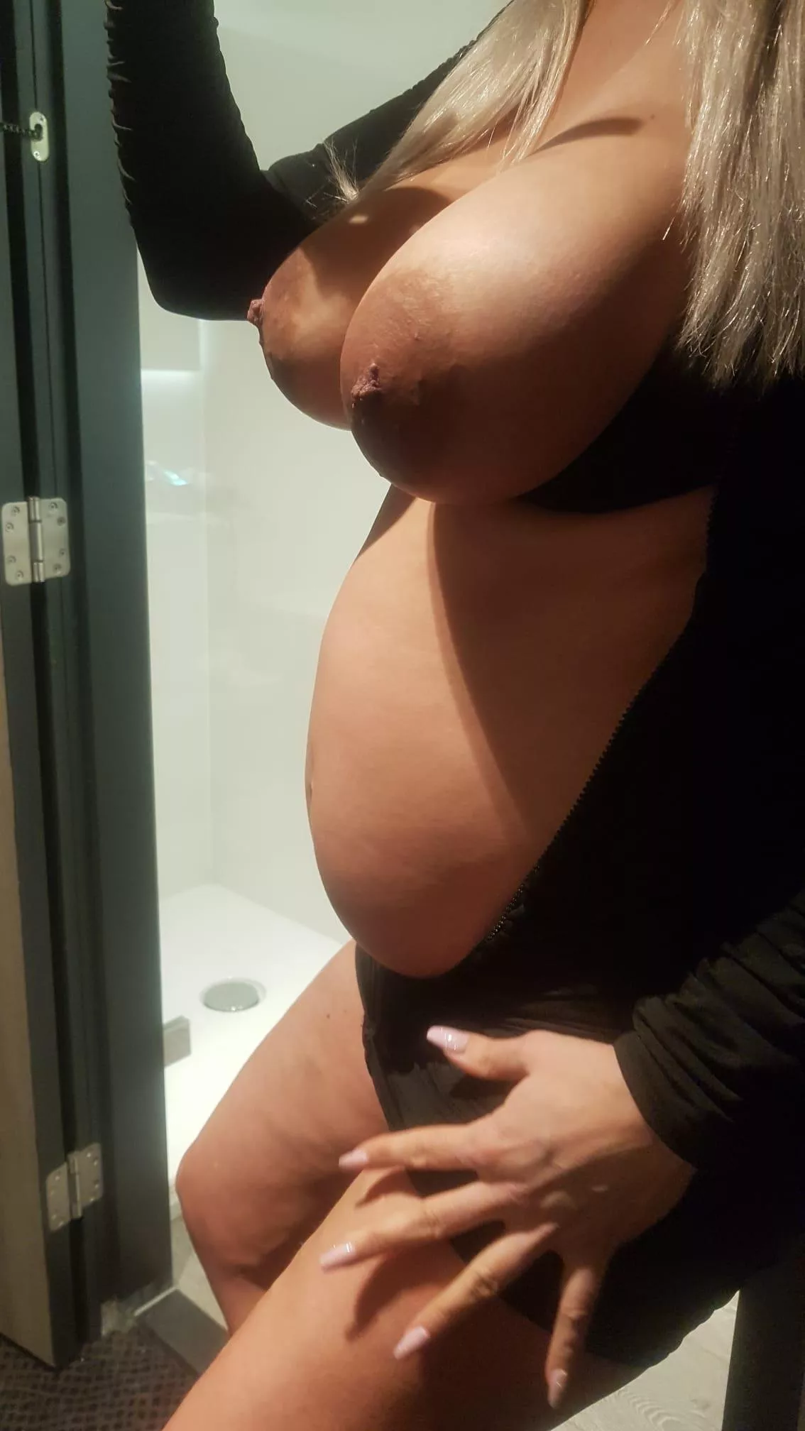 Big belly, bigger tits🥰😘
