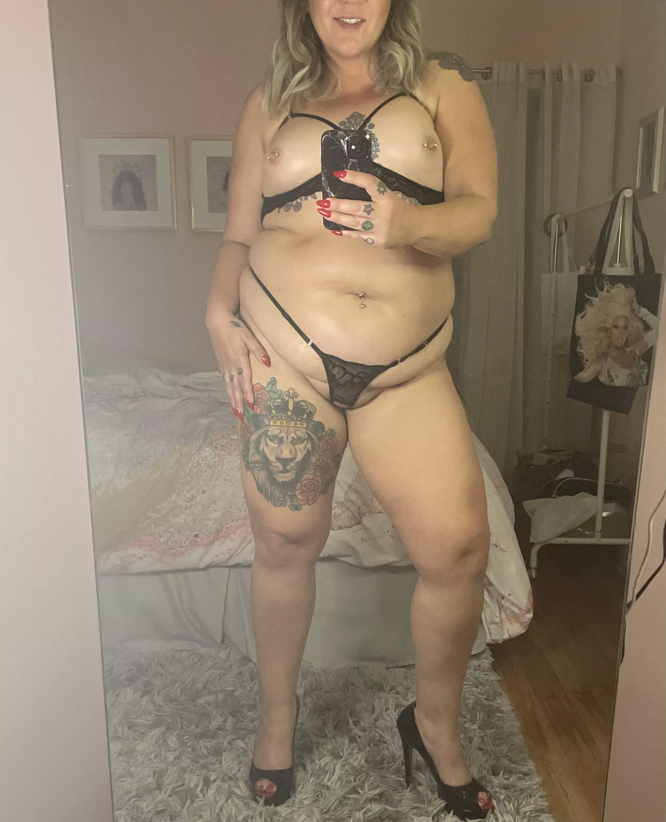 Big body, itty bitty lingerie ?