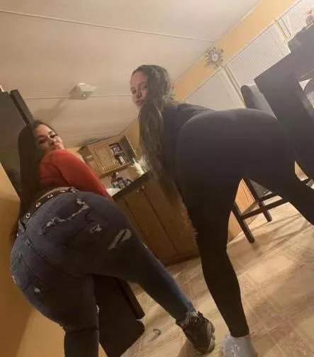 Big booty #1 or big booty #2? 🍑