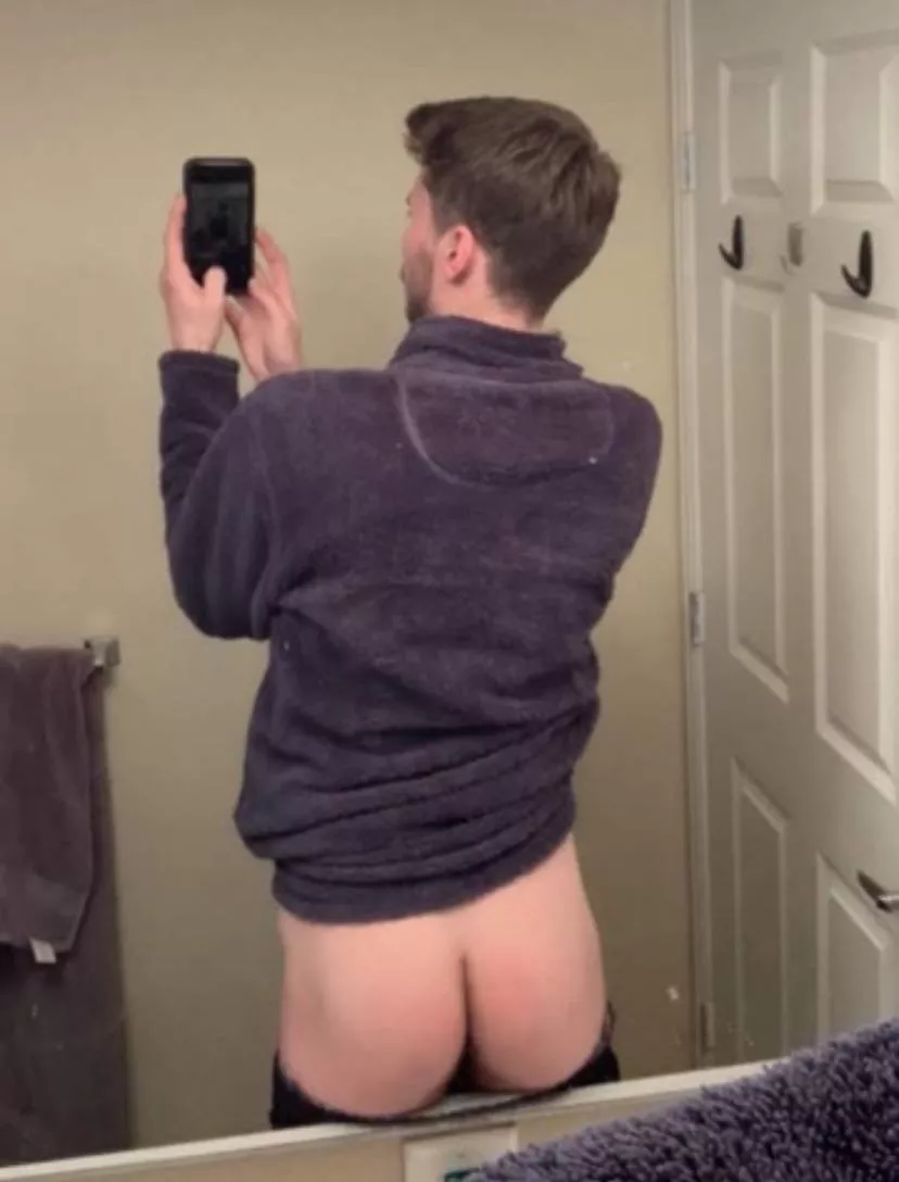 Big booty for a white boy Big booty for a white boy