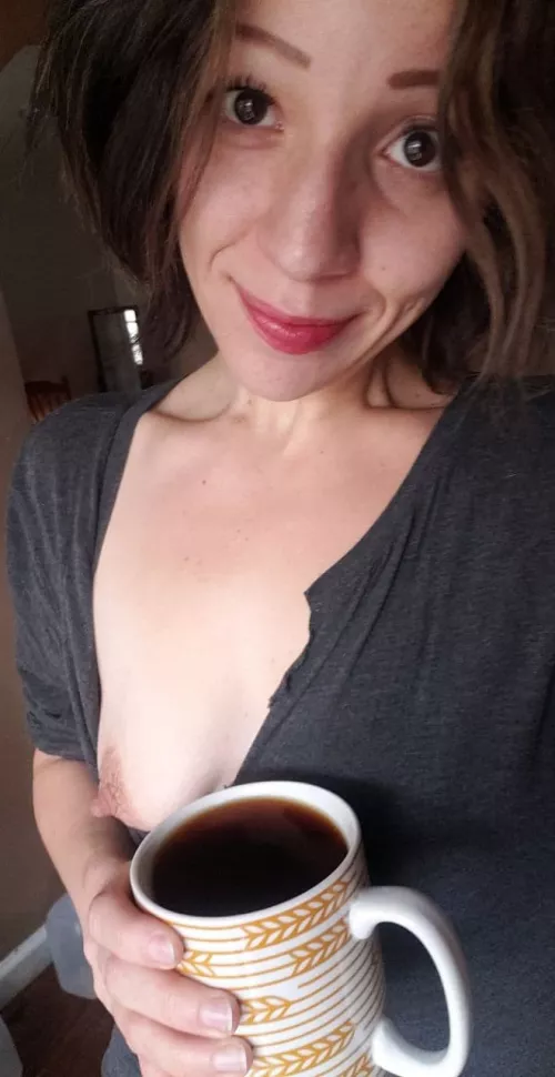 Big eyed beautiful baker here to be your baby! Don't be bashful, details below [GFE]🍪👇