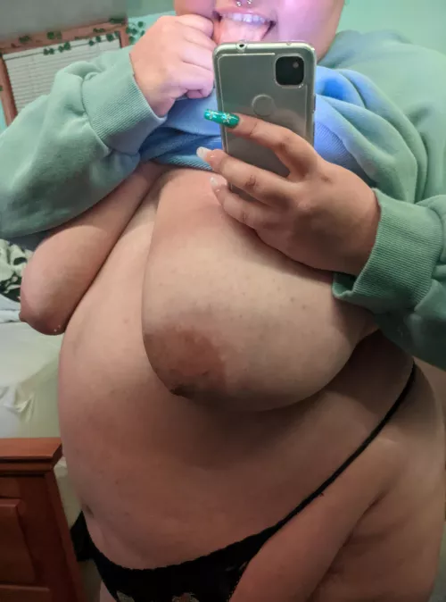 Big girls are cozier ❤️❄️