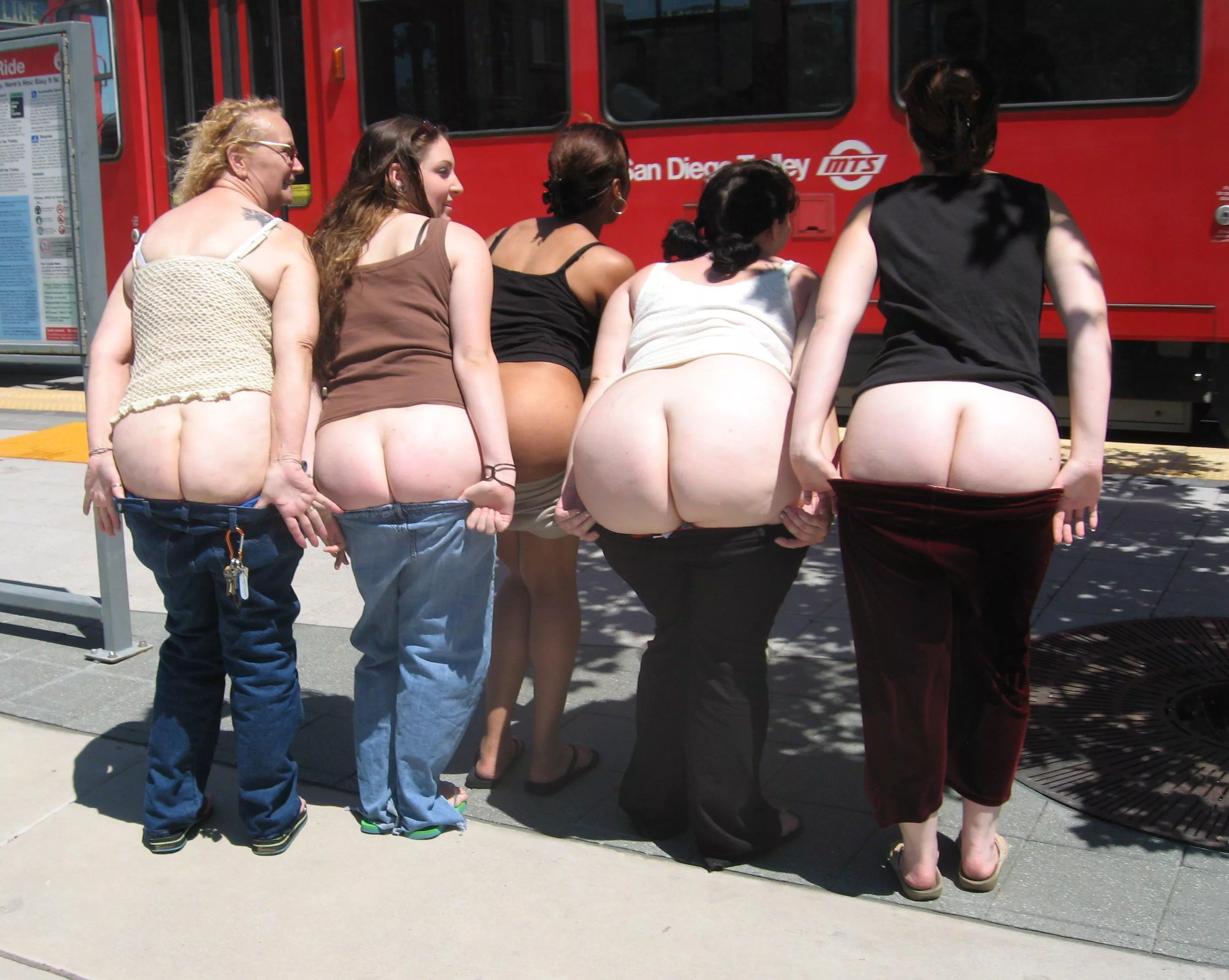 Big group of friends mooning next to train nudes Mooning NUDE-PICS