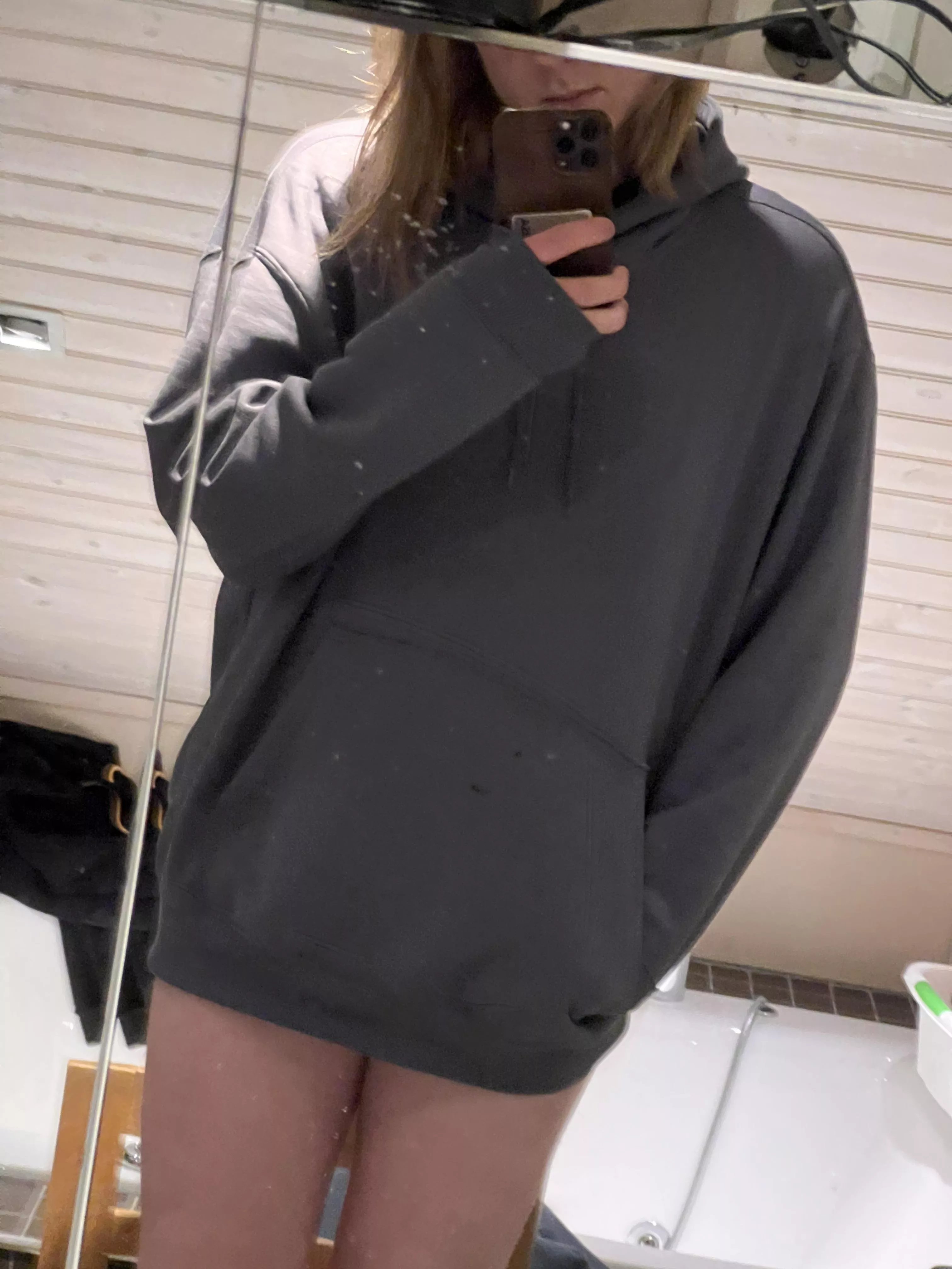 Big hoodie, smoll person