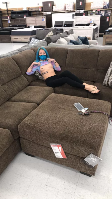 Big Lots? More like Petite Thots amirite??