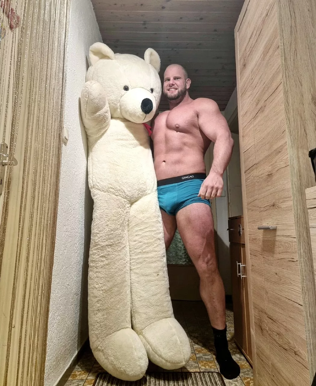 Big man needs a big teddy 🥰