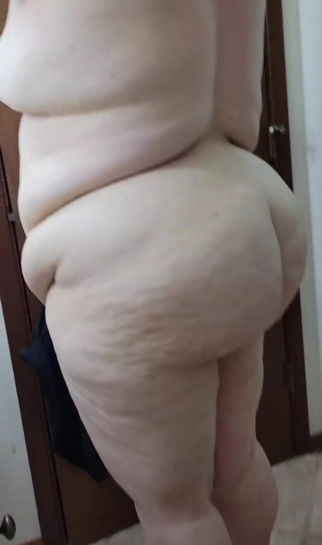 Big round booty. Big round booty.
