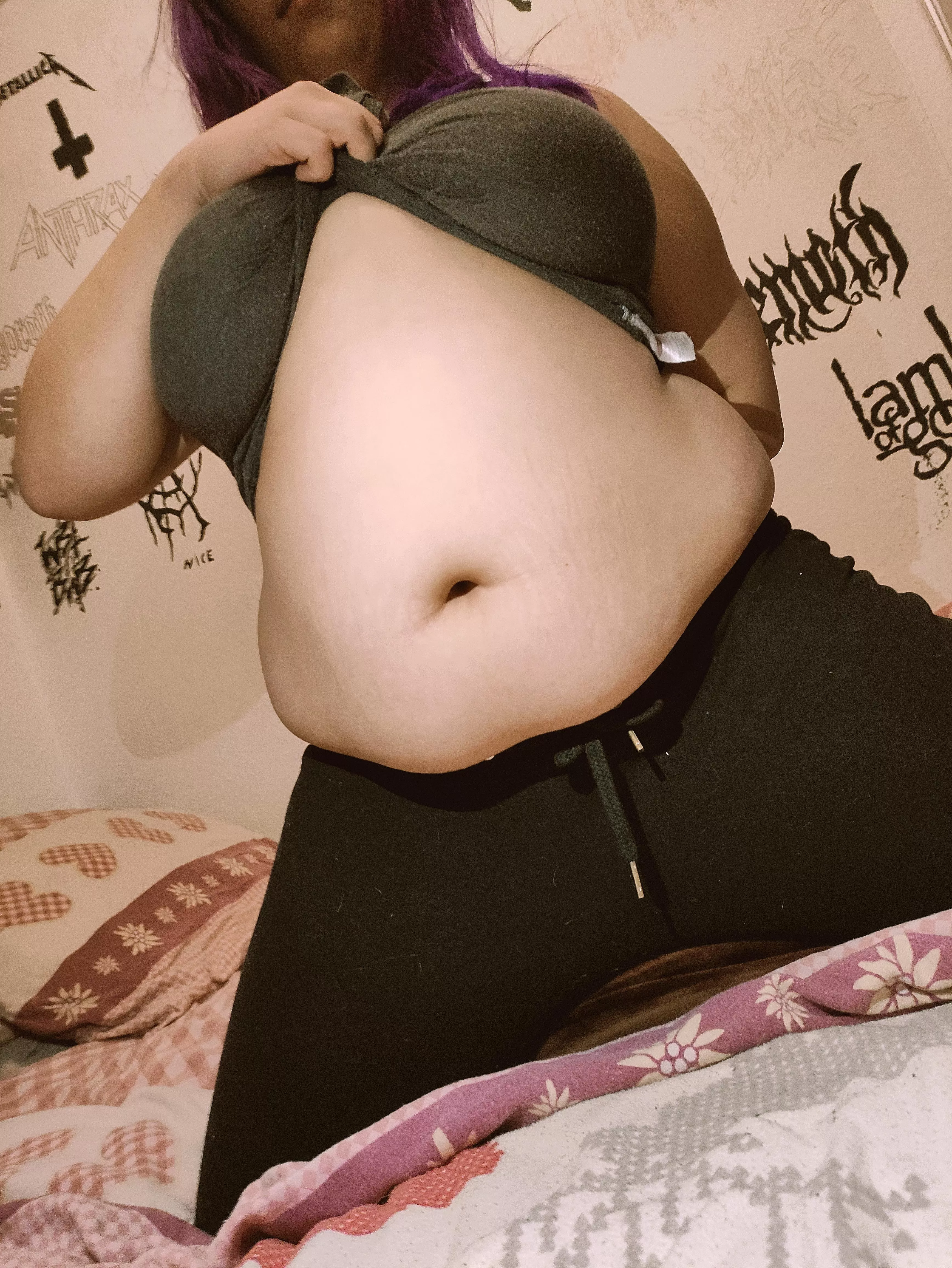 Big stuffed belly anyone?💜💜