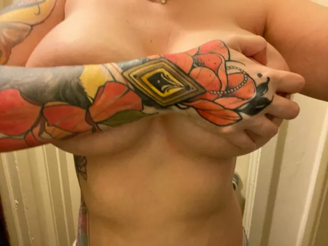 Big titties and a tattoo, what is not to love?! Big titties and a tattoo, what is not to love?!